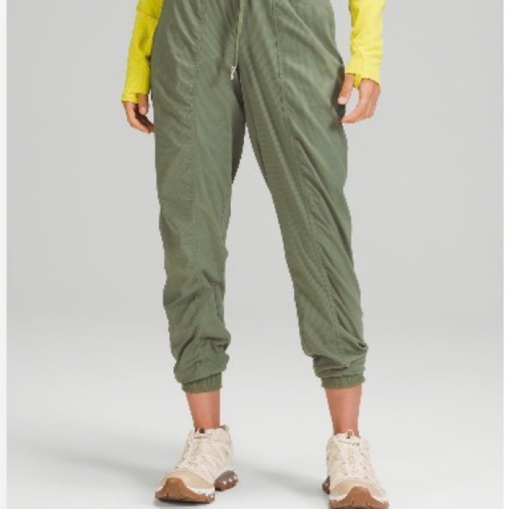 Dance Studio Mid-Rise Jogger Green Twill size 8